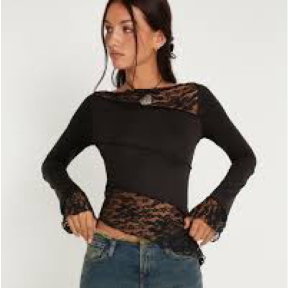 Lucca Long Sleeve Top In Lace Black